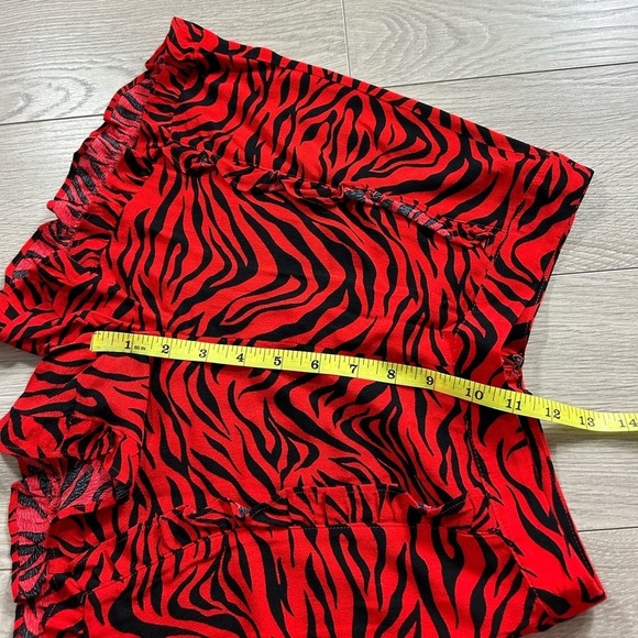 Aritzia Sunday Best Gemma Red Black Printed Ruffle Shorts - Picture 8 of 9